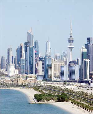 u0645u0628u0627u0646 u0648u0645u0646u0634u0622u062a u0639u0642u0627u0631u064au0629 u062au0632u064au0646 u0645u062fu064au0646u0629 u0627u0644u0643u0648u064au062a u0634u0648u0647u062a u0627u0644u0631u0648u0627u0626u062d u0627u0644u0643u0631u064au0647u0629 u0628u0639u0636u0647u0627 (u062au0635u0648u064au0631: u0646u0648u0631 u0647u0646u062fu0648u0627u064a)