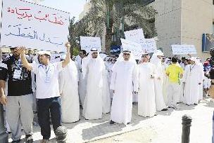 الاطفائيون رفعوا 12 مطلبا