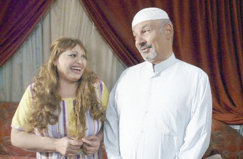 أحمد السلمان وأمل عباس في «2 في الإسعاف»