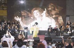 وردة مع جمهورها في وسط بيروت