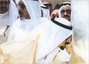 ... سموه مقبّلاّ الحجر الأسود بعد أداء مناسك العمرة