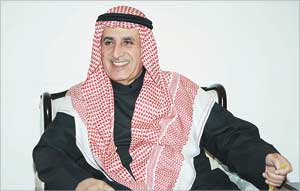 علي الزنكي يستعيد ذكرياته مع «الراي»  	(تصوير احمد عماد)