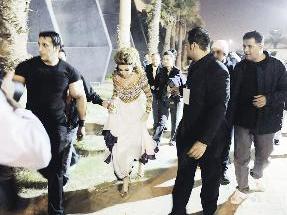 ميريام فارس بين الحرس