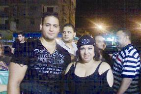 فيفي عبده مع حارسها الشخصي