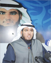 محمد الرشيد متحدثا 	(تصوير جلال معوض)