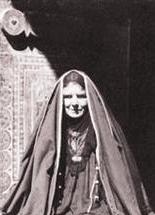 فيوليت ديكسون «ام سعود» في اللباس العربي سنة 1940