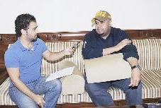 متحدثاً للزميل علاء محمود	(تصوير علي السالم)