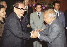 u0635u0648u0631u0629 u0623u0631u0634u064au0641u064au0629 u0644u0633u064au0647u0627u0646u0648u0643 (u0625u0644u0649 u0627u0644u064au0645u064au0646) u0645u0635u0627u0641u062du0627 u062cu064au0627u0646u063a u0632u064au0645u064au0646 t(u0627u0641 u0628)r