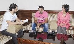 يتحدثان للزميل علاء محمود