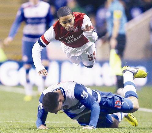 u0645u064au0627u062fu064a u0644u0627u0639u0628 u0627u0631u0633u0646u0627u0644 u00abu0637u0627u0626u0631u0627u00bb u0641u0648u0642 u0645u0648u0631u064au0633u0648u0646 u0644u0627u0639u0628 u0631u064au062fu064au0646u063a  t(u0623 u0628)