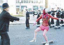 «الشيطان» مقتحماً مسيرة الاحتفال