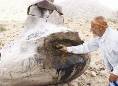 مفرح الحريصي يستخرج «قوت حياته» من الصخرة