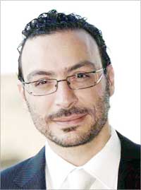 فؤاد أبومنصور