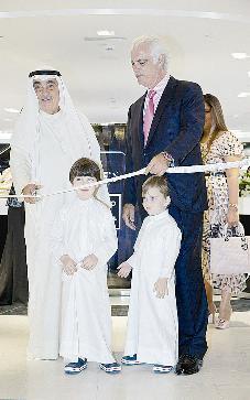 قص شريط الافتتاح