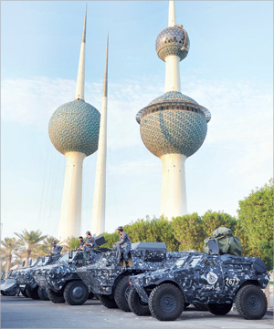 القوات الخاصة تغلق محيط منطقة الأبراج قبل أن يعلن منظمو المسيرة انتقالها إلى أرض المعارض في مشرف (موسى عياش)