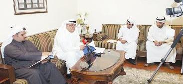 المدلج متحدثاً في المؤتمر الصحافي