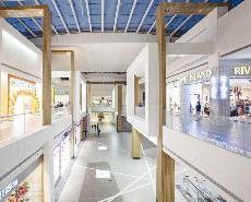 المحلات الموزعة على طابقين