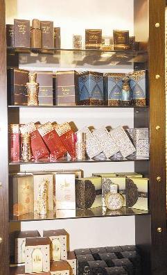 تشكيلة متنوعة من العطور العربية