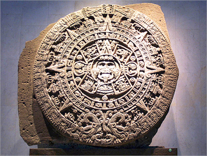 «حجر الشمس» الذي تشتمل نقوشه على نبوءة نهاية العالم بتاريخ 21 ديسمبر 2012 حسب معتقدات حضارة المايا
