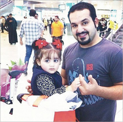 الضحية مع ابنة خالته شيخة