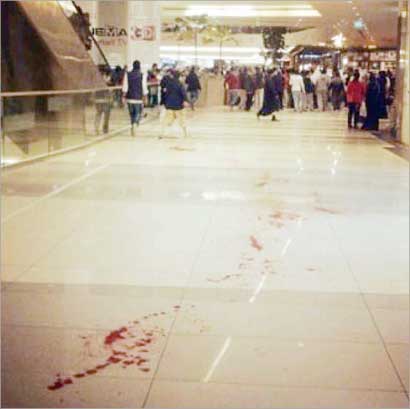  هنا وقعت الجريمة وآثار الدماء ماثلة