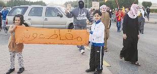 طفلان «مقاطعان»