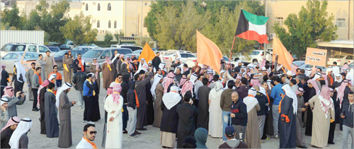 المتظاهرون قبل انطلاق المسيرة (تصوير طارق عزالدين)