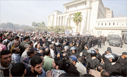 u0642u0648u0627u062a u0645u0646 u0639u0646u0627u0635u0631 u0627u0644u0634u0631u0637u0629 u0648u0627u0644u0627u0645u0646 u064au0634u0643u0644u0648u0646 u0637u0648u0642u0627 u0623u0645u0646u064au0627 u0623u0645u0627u0645 u0627u0644u0645u062du0643u0645u0629 u0627u0644u062fu0633u062au0648u0631u064au0629 u0627u0644u0639u0644u064au0627 u0627u0644u062au064a u062du0627u0635u0631u0647u0627 u0623u0646u0635u0627u0631 u0645u0631u0633u064a (u0627 u0628) 