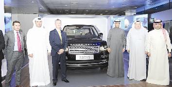 مسؤولو الشركة خلال حفل الإطلاق