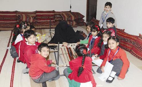 نول السدو وطريقة حياكته 	«في بيت السدو»		(تصوير طارق عزالدين)