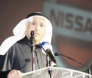 صالح البابطين ملقياً كلمته 