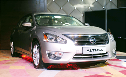 «نيسان ألتيما 2013» ... عالم جديد في القيادة (تصوير اسعد عبدالله)