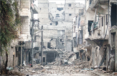 أبنية مدمرة في حلب (أ ب)