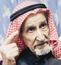 محمد عبدالعزيز الحمد يروي ذكرياته لـ «الراي»	(تصوير نايف العقلة)