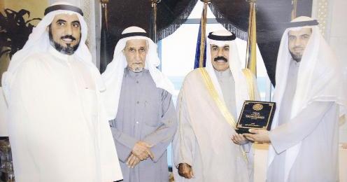 مع سمو ولي العهد الشيخ نواف الاحمد وابنيه