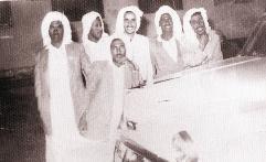مع اصدقائه سنة 1953