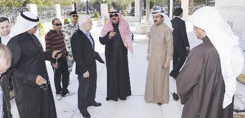 الجارالله مع السفير السوري في باحة السفارة