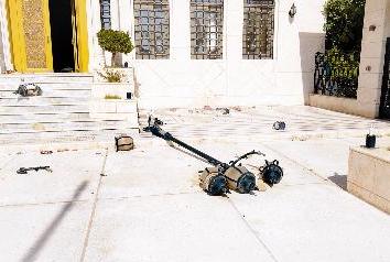 تحطيم مدخل السفارة