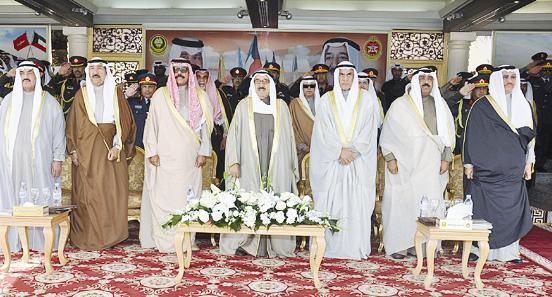 ... ومتوسطا ولي العهد والسعدون ومشعل الأحمد وجابر العبدالله وناصر المحمد وجابر المبارك