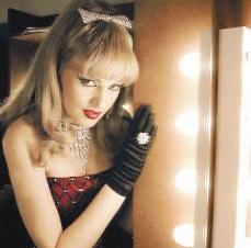 في دور الجاسوسة