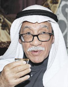 حسين القطان «بوجسوم» يستعيد ذكرياته   	 (تصوير موسى عياش)