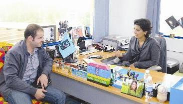 النفيسي متحدثة للزميل أسامة مروة