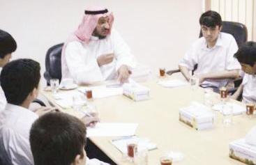 محاضرة عن حماية الأسرة في إحدى المدارس