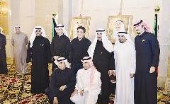 المحمد متوسطاً شباب المشروع