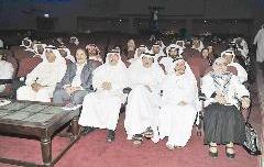 كاملة العياد وعلي اليوحة وآل المنصور في مقدم الحضور	(تصوير نور هنداوي)