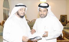 الاستاذ بدر الزويّر مع الزميل الديحاني