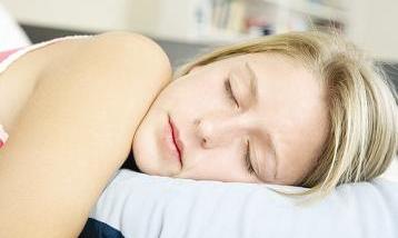 النوم منة من الله تعالى وآية من آيات الله