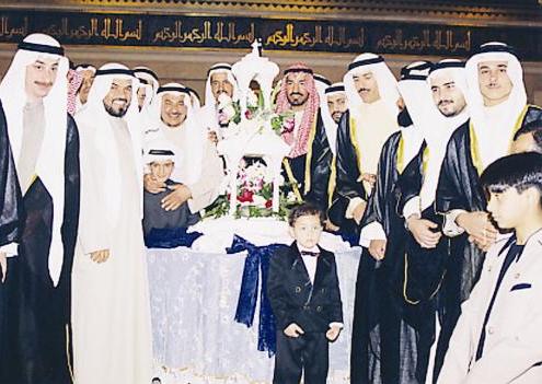 احتفال سابق للزواج الجماعي عن طريق لجنة زكاة العثمان