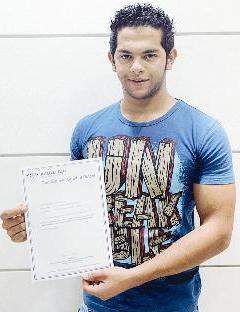 ... وممسكاً بشهادة براءة الاختراع