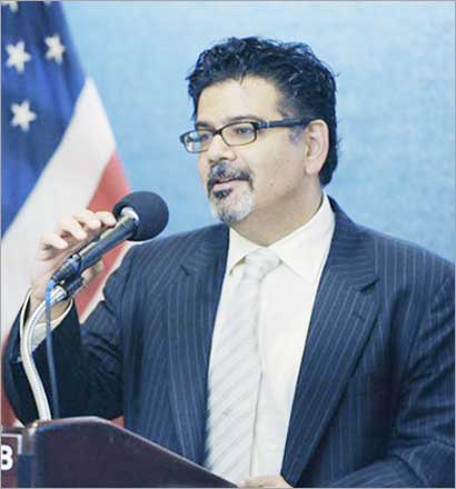 نايف المطوع متحدثاً عن المشروع في أميركا